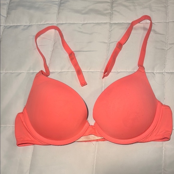 Victoria’s Secret PINK 
WEAR EVERYWHERE PUSH-UP
BRA Coral - Picture 2 of 8